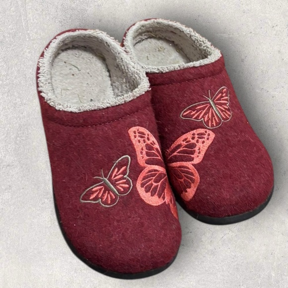 L.L. Bean Shoes - L.L.Bean daybreak butterfly slippers